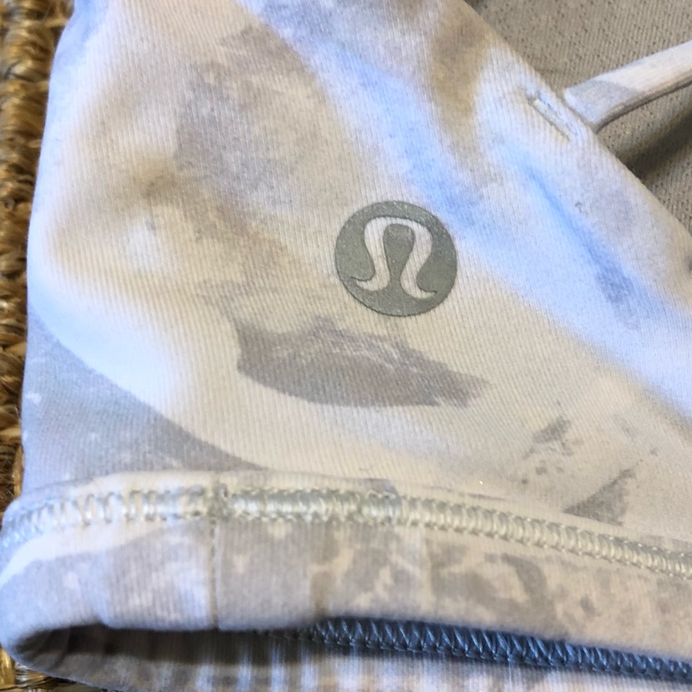 Lululemon Women’s Padded Work Out Bra in Size 8 - Picture 2 of 4
